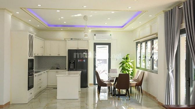 Bán biệt thự 2 tầng có hồ bơi, diện tích 400m2 tại KDL Hàm Tiến