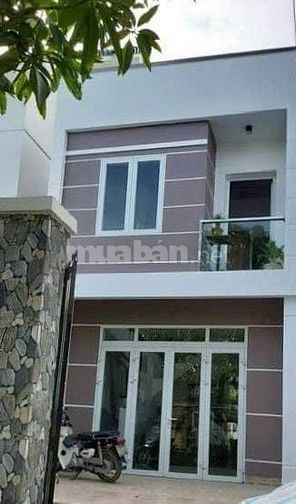 Nhà 98m2 1 trệt 1 lầu đối diện công viên xã Bình Chánh 