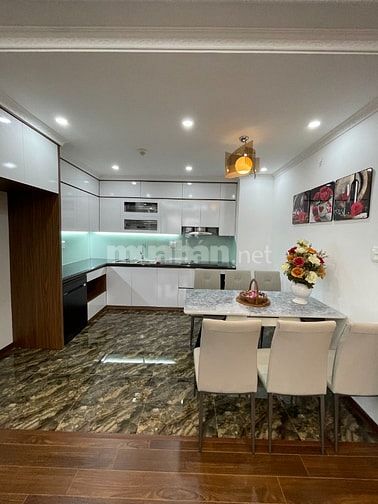 Chính chủ bán CH mặt phố Vũ Phạm Hàm-100m2, 3 ngủ, full nội thất 