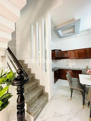 Bán gấp nhà 63m2. Đường Nguyễn Thái Sơn. Phường 4.Gò Vấp. Giá 3 tỷ 550