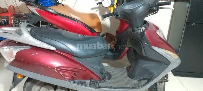 Tay ga Honda 125cc , giấy tờ đầy đủ , máy mạnh bốc êm , trầy ko bể , 