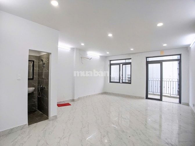 Phòng mới rộng 40m2 ban công rộng khu VIP Út Tịch Tân Bình chỉ 5tr600K