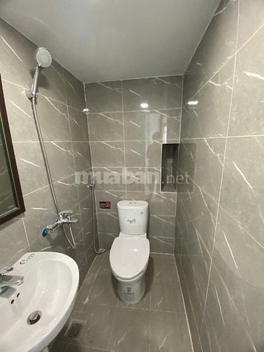 Phòng mới rộng 40m2 ban công rộng khu VIP Út Tịch Tân Bình chỉ 5tr600K