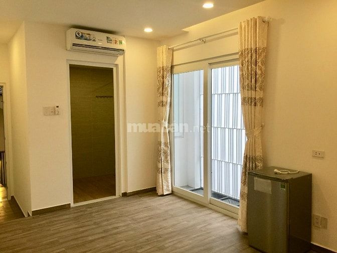 Phòng 30m2- Bancon- Cửa sổ-  full NT - LÊ VĂN SỸ - TRUNG TÂM Phu nhuận