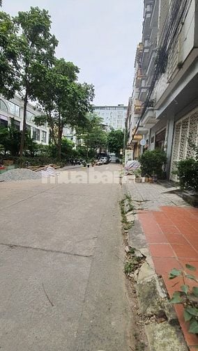 Bán nhà cấp 4 Lạc Long Quân, phân lô, ô tô tránh, 44m²