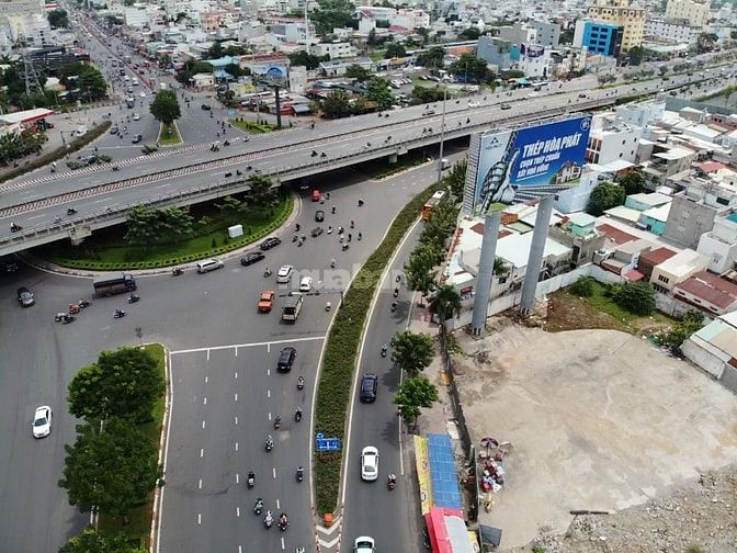 Cho thuê mặt bằng mặt tiền vòng xoay Phạm Văn đồng Dt:50x44 