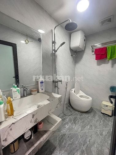 Tôi bán căn hộ tập thể tầng 1 số 103 ngõ Thịnh Hào 1 oto đỗ cửa