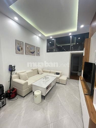 Tôi bán căn hộ tập thể tầng 1 số 103 ngõ Thịnh Hào 1 oto đỗ cửa