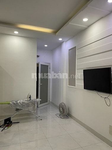 Bán nhà Vành Đai 4x15 3 lầu đối diện công viên