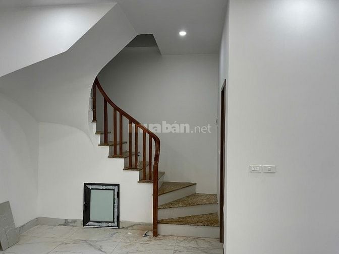 Bán nhà ngõ 58 Đường Láng, Đống Đa, 61.6m2x 4 tầng, 1 tum, MT 6.8m