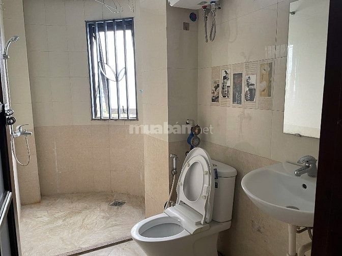 Chính chủ cho thuê căn hộ đủ đồ tại đường Hồng Hà, 1 ngủ, 1WC, pk, bếp