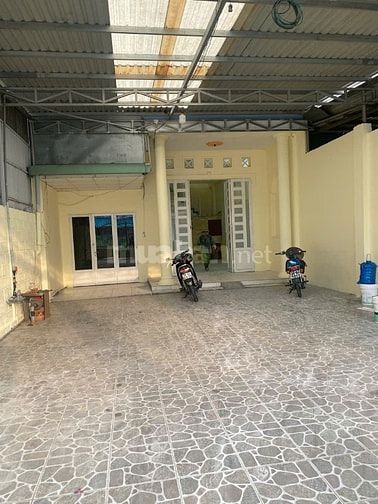 Cho Thuê căn nhà rộng 250m2 có lầu mặt đường lớn nguyễn thị rành củ ch