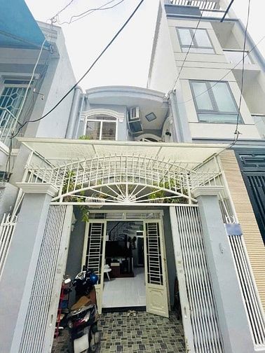 Chính chủ bán gấp nhà diện tích 3,52m x 12m, nở hậu nhẹ.