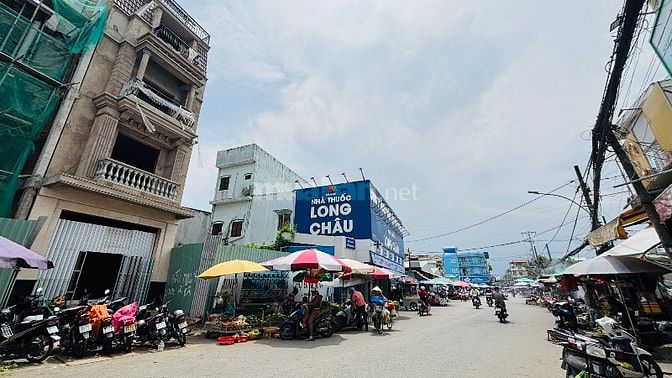 Nhà phố mặt tiền đường Ngô Quyền, Chợ Cái Vồn, kế nhà thuốc Long Châu