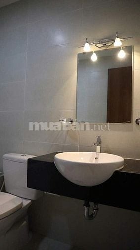 100m2 3PN Bến vân đồn, view bitexco, 21 triệu, giáp Q1, nội thất đẹp