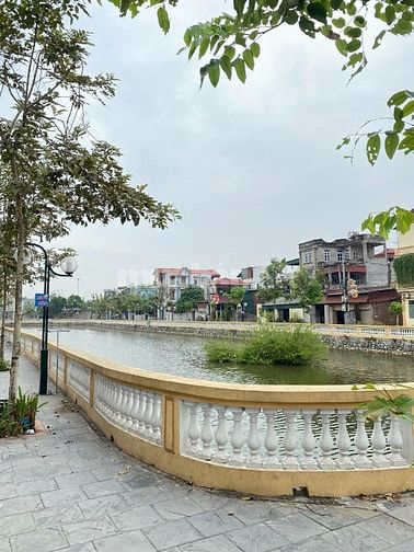 Chủ gửi bán Dục Tú, Đông Anh 2 Mặt đường 6m. Bìa Làng, View Hồ. Đất 10