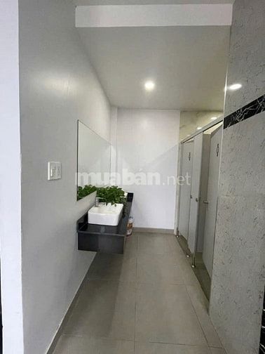 Văn phòng 60m2 giờ 24/24 tòa nhà mặt tiền Trường Sơn- Nguyễn Văn Vĩnh