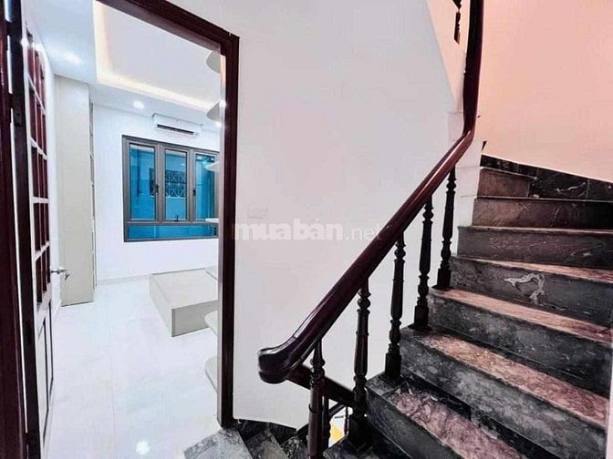  Bán nhà Lạc Long Quân, Tây Hồ, ngõ thông, 35m2, 4T, 7,5 tỷ