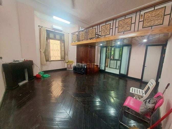 Cho thuê căn biệt thự Pháp cổ 65m2 phố Quán Thánh, Ba Đình. Full nt. 