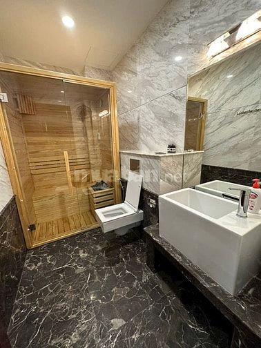 Bán nhà hầm 5 tầng khu đẹp thành thái quận 10 nội thất cao cấp