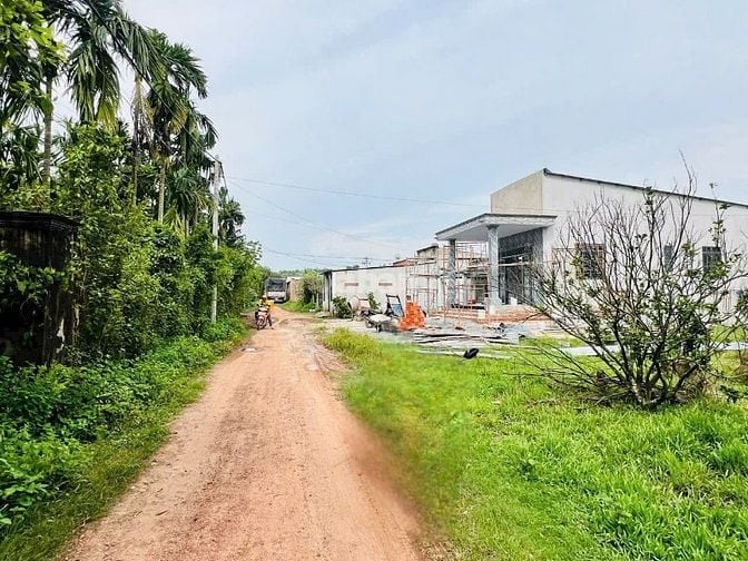 BÁN ĐẤT ngang 71m tổng dt 1.600m2 GIÁ TỐT CHỈ 5 TỶ VND