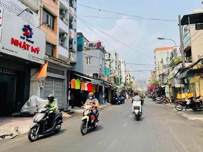 Mặt tiền Cao Đạt, Quận 5 – 52m2, thu nhập 40tr/tháng, chỉ 11 tỷ nhỉnh