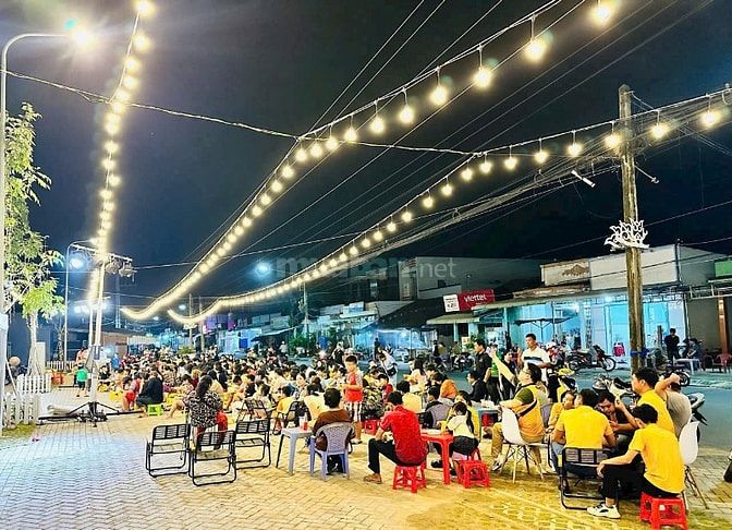 Shophouse 2 MT chợ Tân Trụ 1trệt 3 lầu-SHR.Giá 2tỷ600,cam kết thuê lại