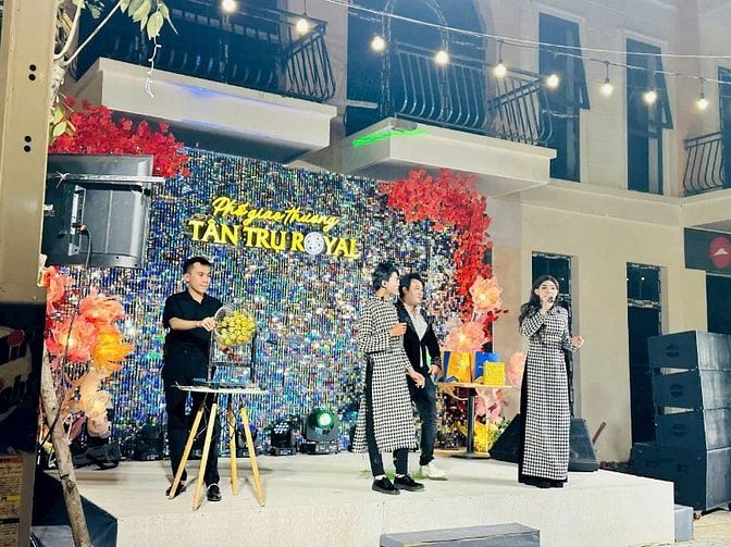 Shophouse 2 MT chợ Tân Trụ 1trệt 3 lầu-SHR.Giá 2tỷ600,cam kết thuê lại