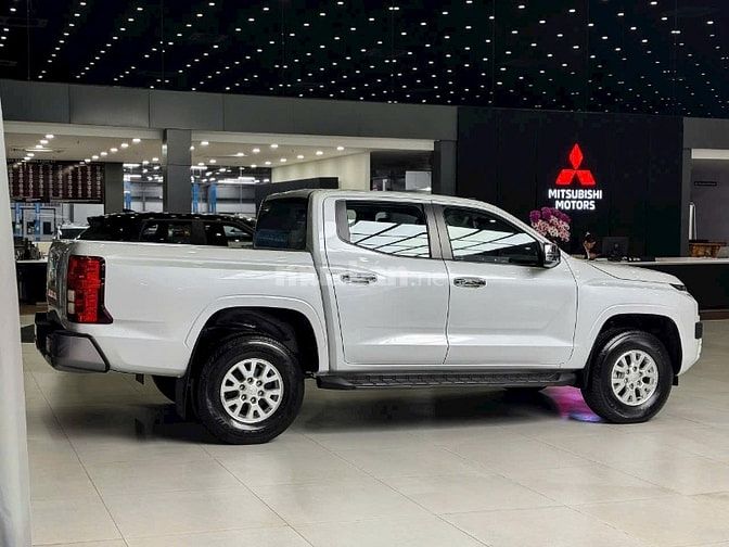 BÁN TẢI PICK UP TRITON GLX 2.4L AT MÁY DẦU, XE SẴN GIAO NGAY- ĐỦ QUÀ