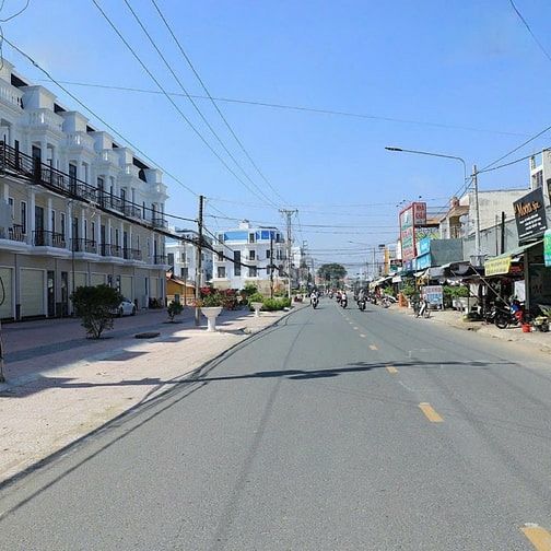 Shophouse 2 MT chợ Tân Trụ 1trệt 3 lầu-SHR.Giá 2tỷ600,cam kết thuê lại