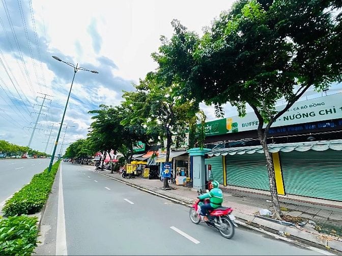 ❇️❇️❇️ Cho Thuê Nhà: 410 Phạm Văn Đồng - Quận Bình Thạnh ( 18x20m )