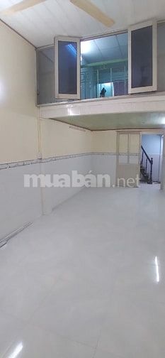 Nhà  1 trệt, 1 lửng  Nở  hậu  50m2 đường  khánh  hội, p4 Q4