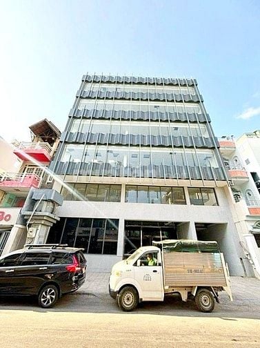 Cho thuê tòa nhà 10 Phan Văn Trị, Phường 2, Quận 5. DT2500m2 chỉ 700tr