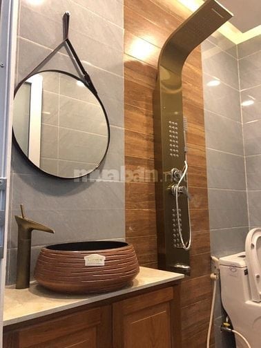 Bán nhà 70m2, 1 lầu, 2pn, 2 toilet, 1 phòng thờ, SHR, Quận Bình Tân