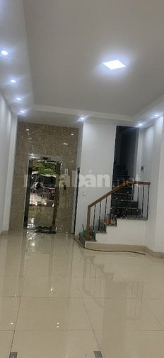 Chính chủ cho thuê nhà 7tầng.dtmb 300 m2.trục chính vào khu đô thị.