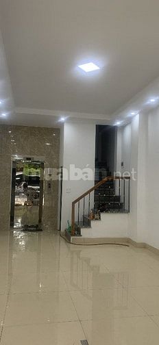 Chính chủ cho thuê nhà 7tầng.dtmb 300 m2.trục chính vào khu đô thị.