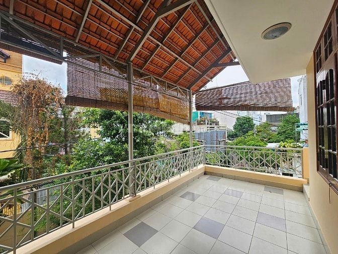 Villa Sân Vườn MT 28A Huỳnh Đinh Hai BT 10x25m 2tầng 100m2 sân