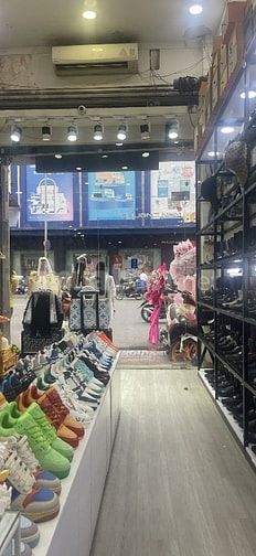 Shop Dứa tuyển nhân viên nữ bán hàng Quần áo