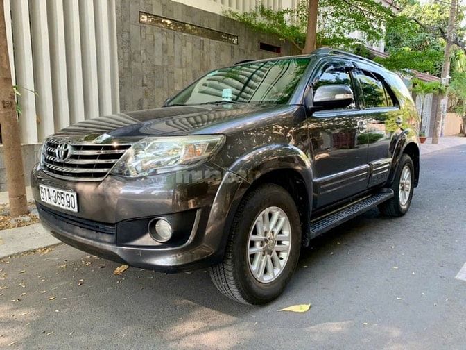 Chính chủ bán xe Toyota Fortuner bản V full option