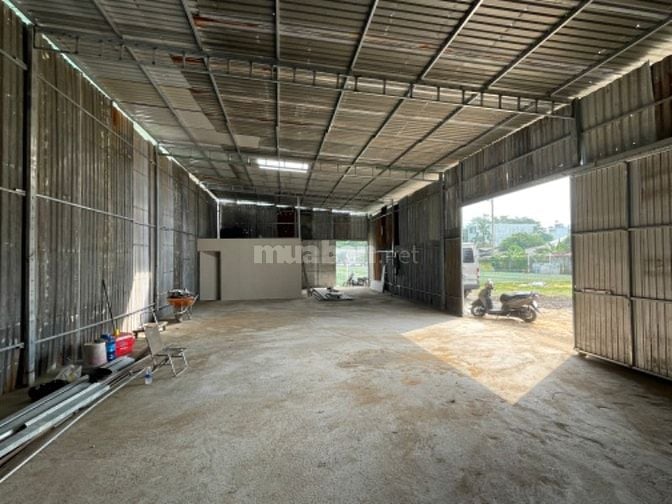 Kho xưởng 240m2 , khuôn viên rộng rãi . Tiếp đa ngành nghề . 