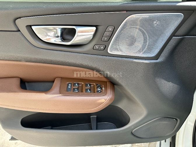 Volvo XC60 AWD Inscription ✓ Sản xuất: 2021