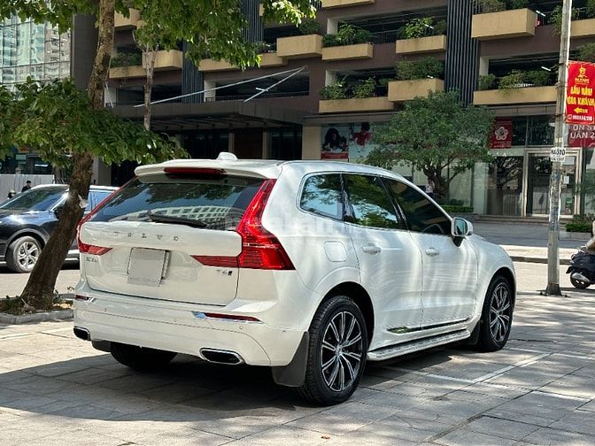 Volvo XC60 AWD Inscription ✓ Sản xuất: 2021