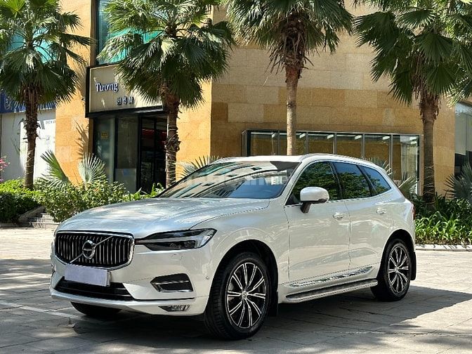 Volvo XC60 AWD Inscription ✓ Sản xuất: 2021