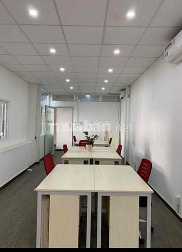 Văn phòng 60m2 có sẵn bàn ghế,máy lạnh khu Phan Xích Long,Phú Nhuận