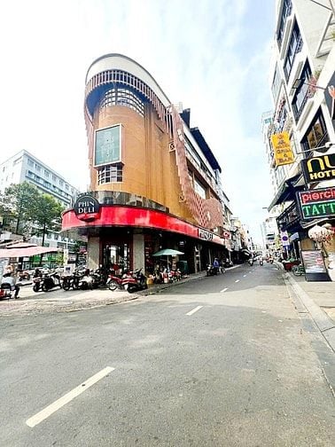 Cho thuê nhà góc 2MT 10A Trần Hưng Đạo, Phường Nguyễn Cư Trinh, Quận 1