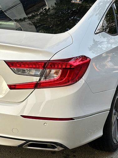 Bán xe Honda Accord 1.5 Sensing Vin 2022 màu trắng, xe nhập Thái Lan