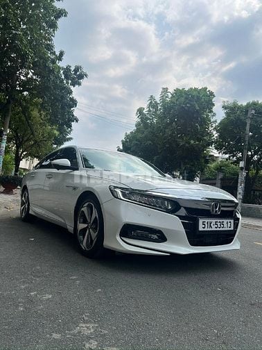 Bán xe Honda Accord 1.5 Sensing Vin 2022 màu trắng, xe nhập Thái Lan