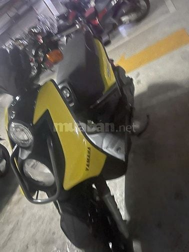 CẤN BÁN GẤP XE MÁY YAMAHA MÀU VÀNG