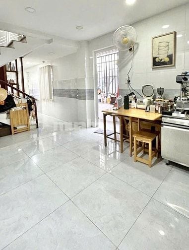 Quận 11, Lạc Long Quân, 4.6x14m 2 Tầng ở ngay, hẻm 6m, chỉ 6 Tỷ nhỉnh