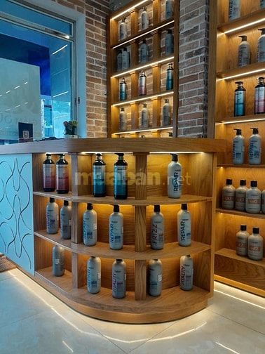 SANG SALON TÓC VÀ HỢP ĐỒNG THUÊ NHÀ MẶT TIỀN NGUYỄN TRI PHƯƠNG. 